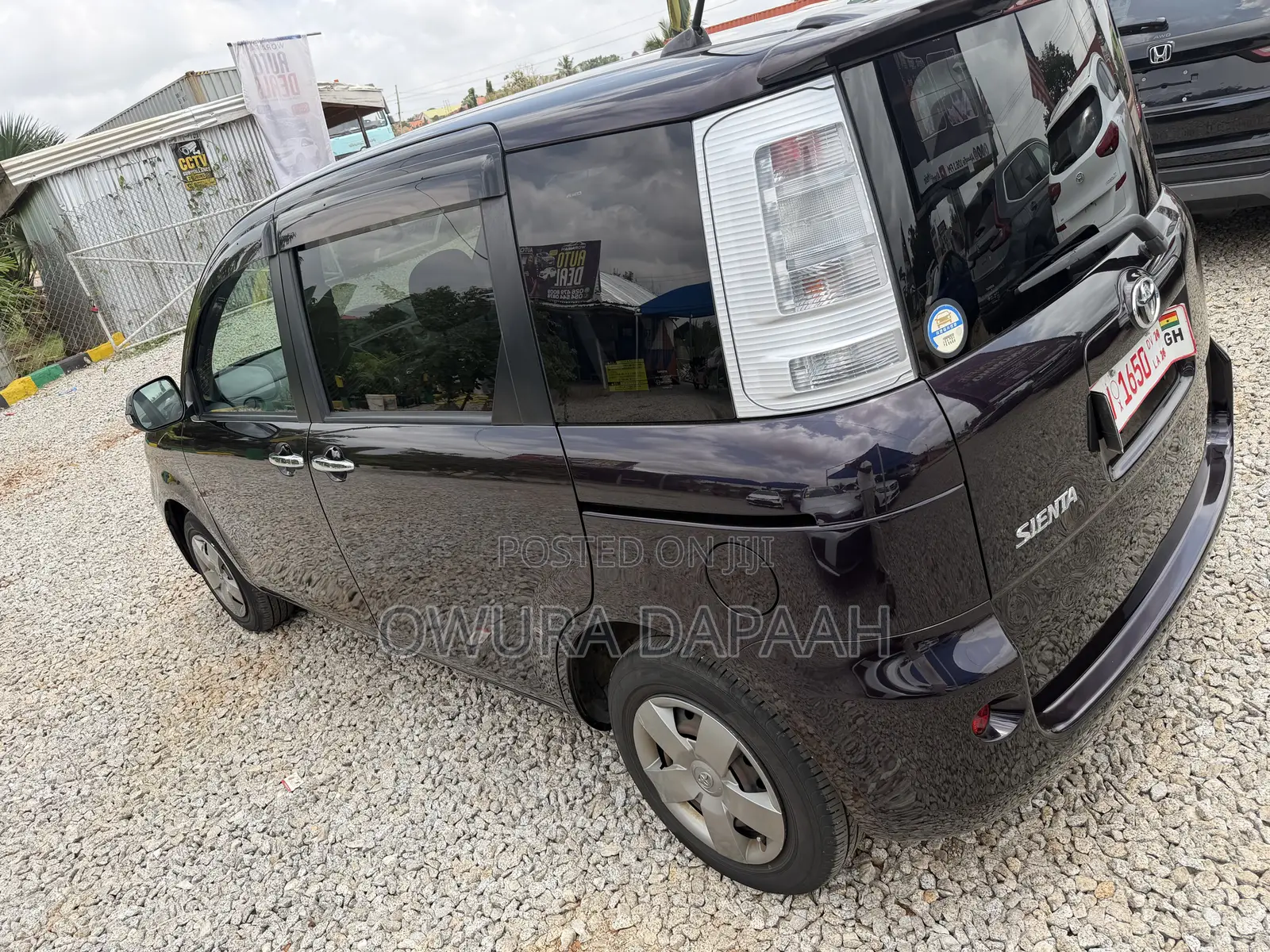 Toyota Sienta 1.5 AWD 2012 Burgundy