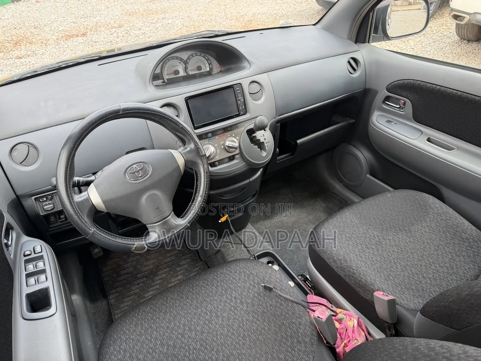 Toyota Sienta 1.5 AWD 2012 Burgundy