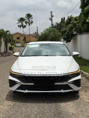 Hyundai Elantra 2025 White