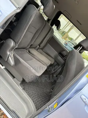 Toyota Voxy V 2WD 8-Seater 2012 Blue
