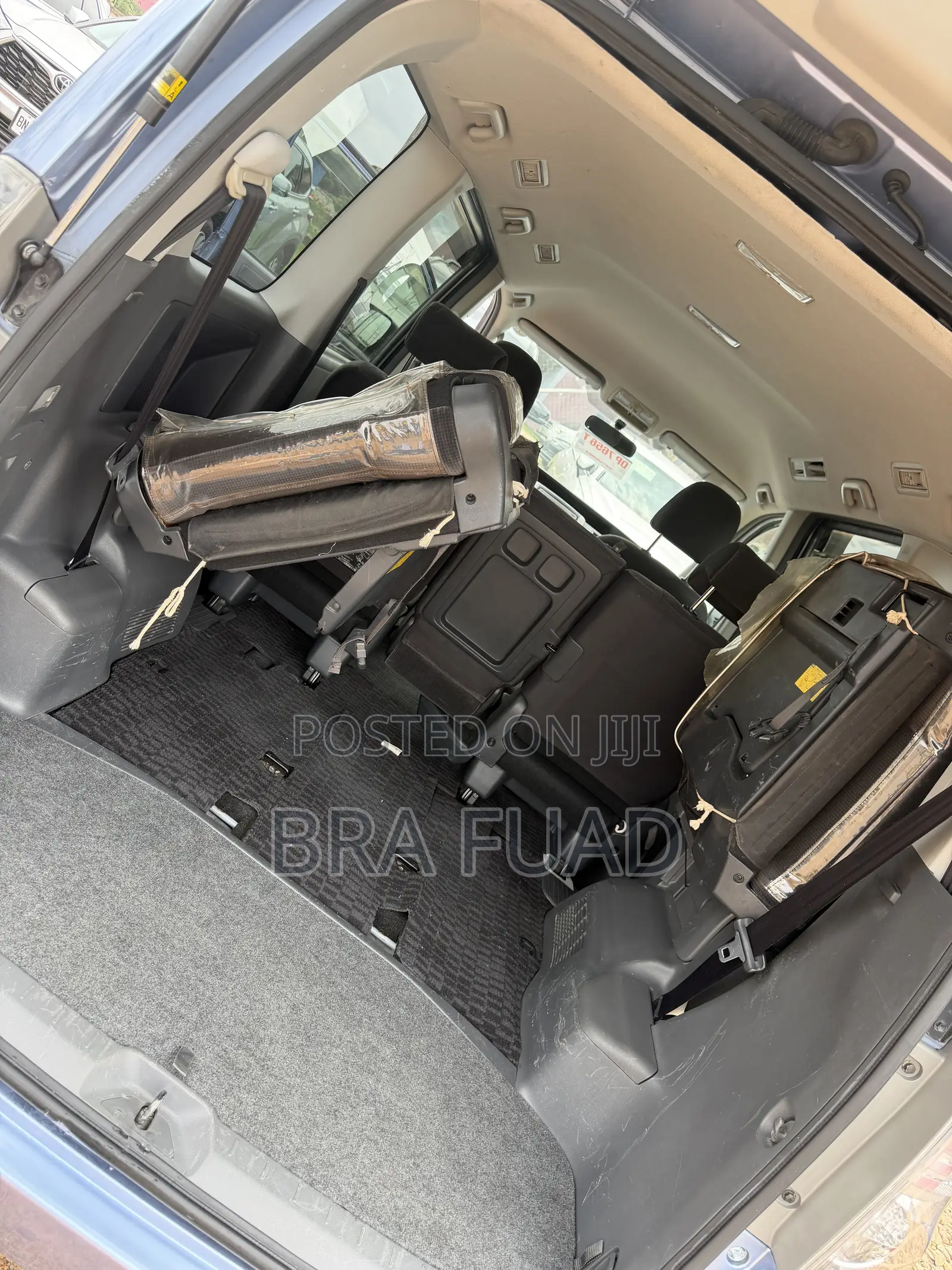 Toyota Voxy V 2WD 8-Seater 2012 Blue