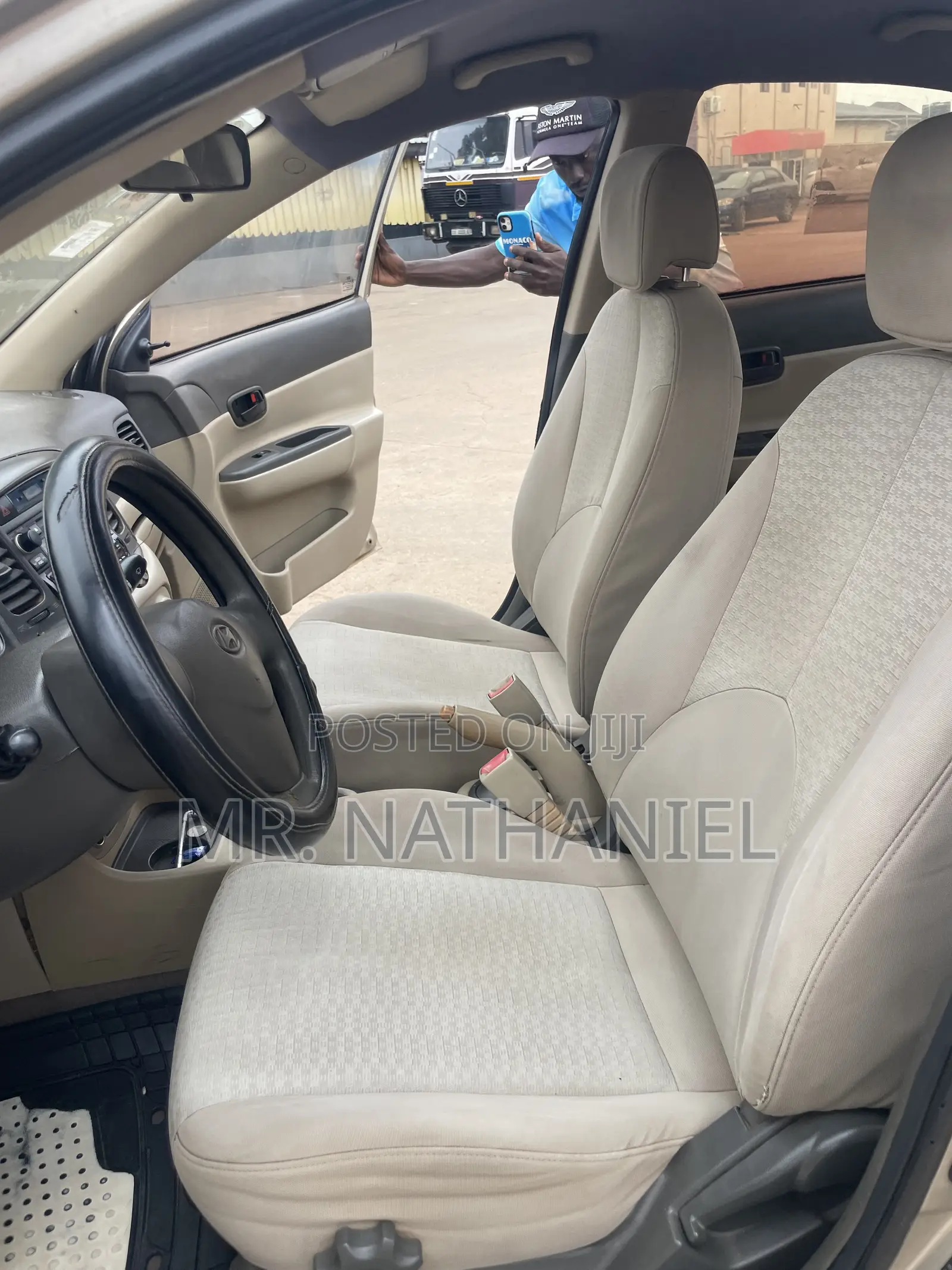 Hyundai Accent 2010 Gold