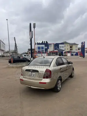 Hyundai Accent 2010 Gold