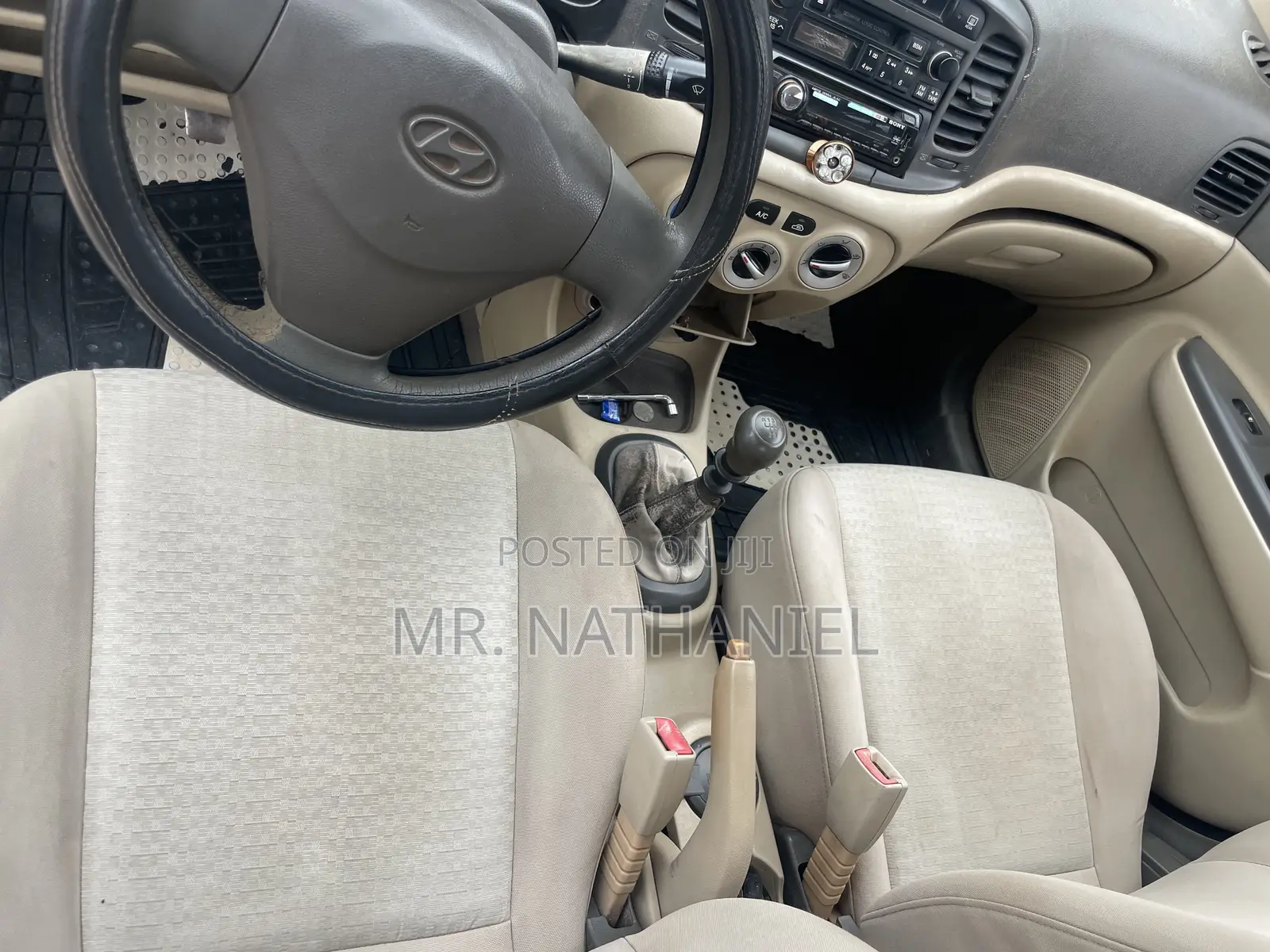 Hyundai Accent 2010 Gold