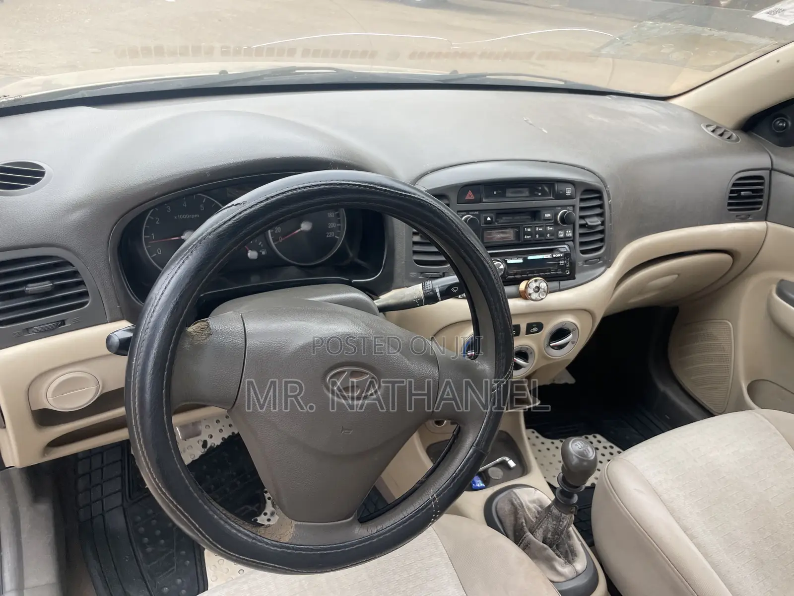 Hyundai Accent 2010 Gold