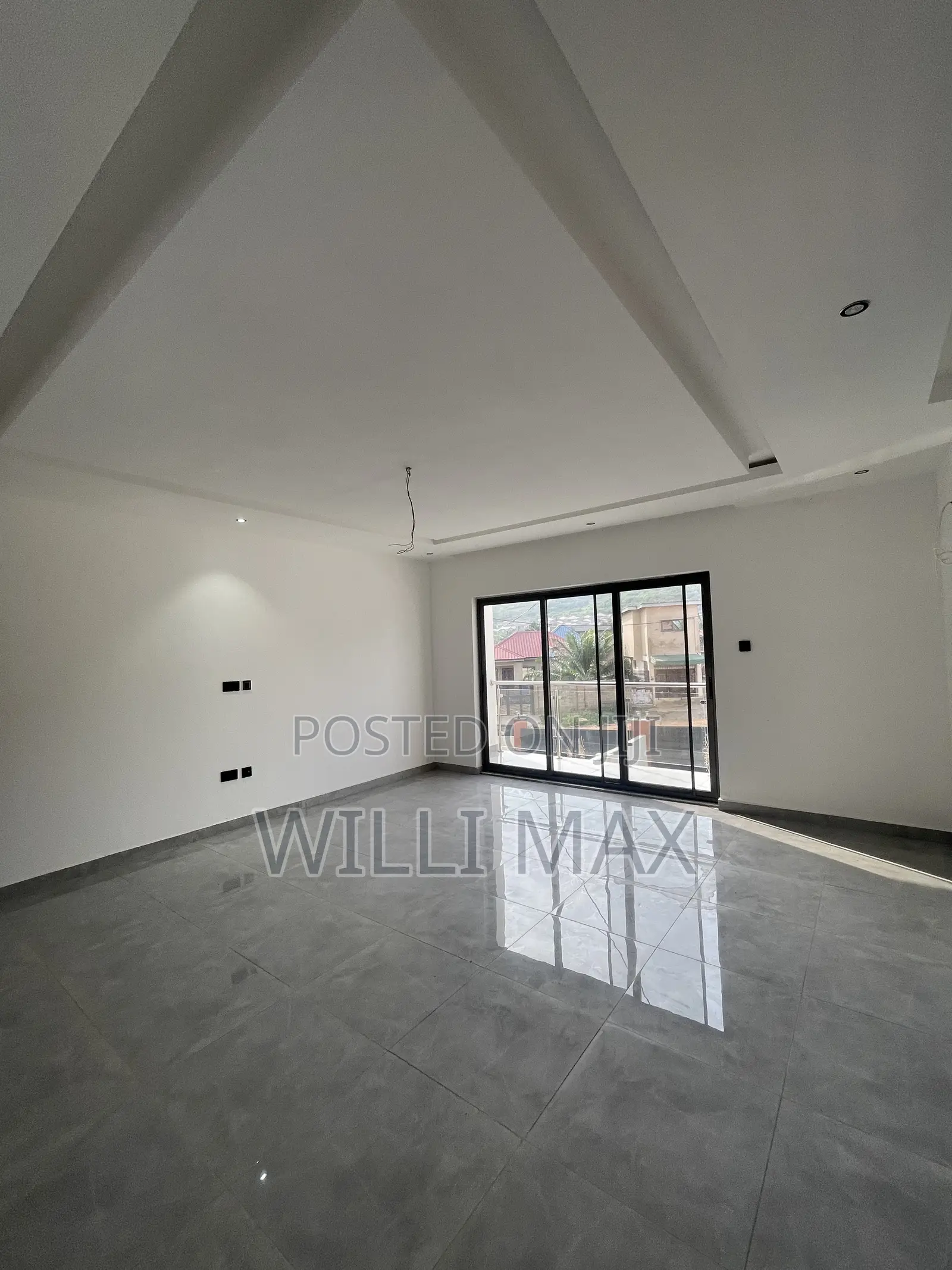 4bdrm Duplex in Oyarifa for sale