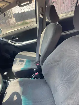 Toyota Vitz 2010 Silver