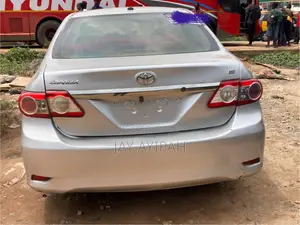 Toyota Corolla LE 4dr Sedan (1.8L 4cyl 4A) 2013 Silver