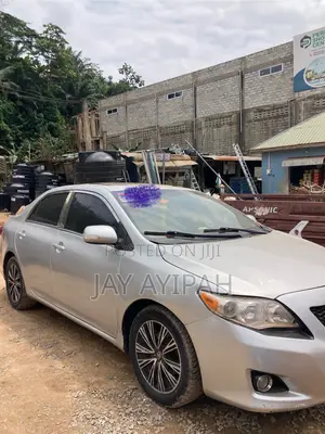 Toyota Corolla LE 4dr Sedan (1.8L 4cyl 4A) 2013 Silver