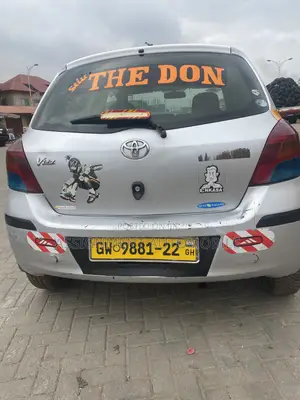 Toyota Vitz 2010 Silver