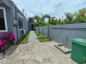 Furnished 6bdrm Apartment in Pokuase for sale