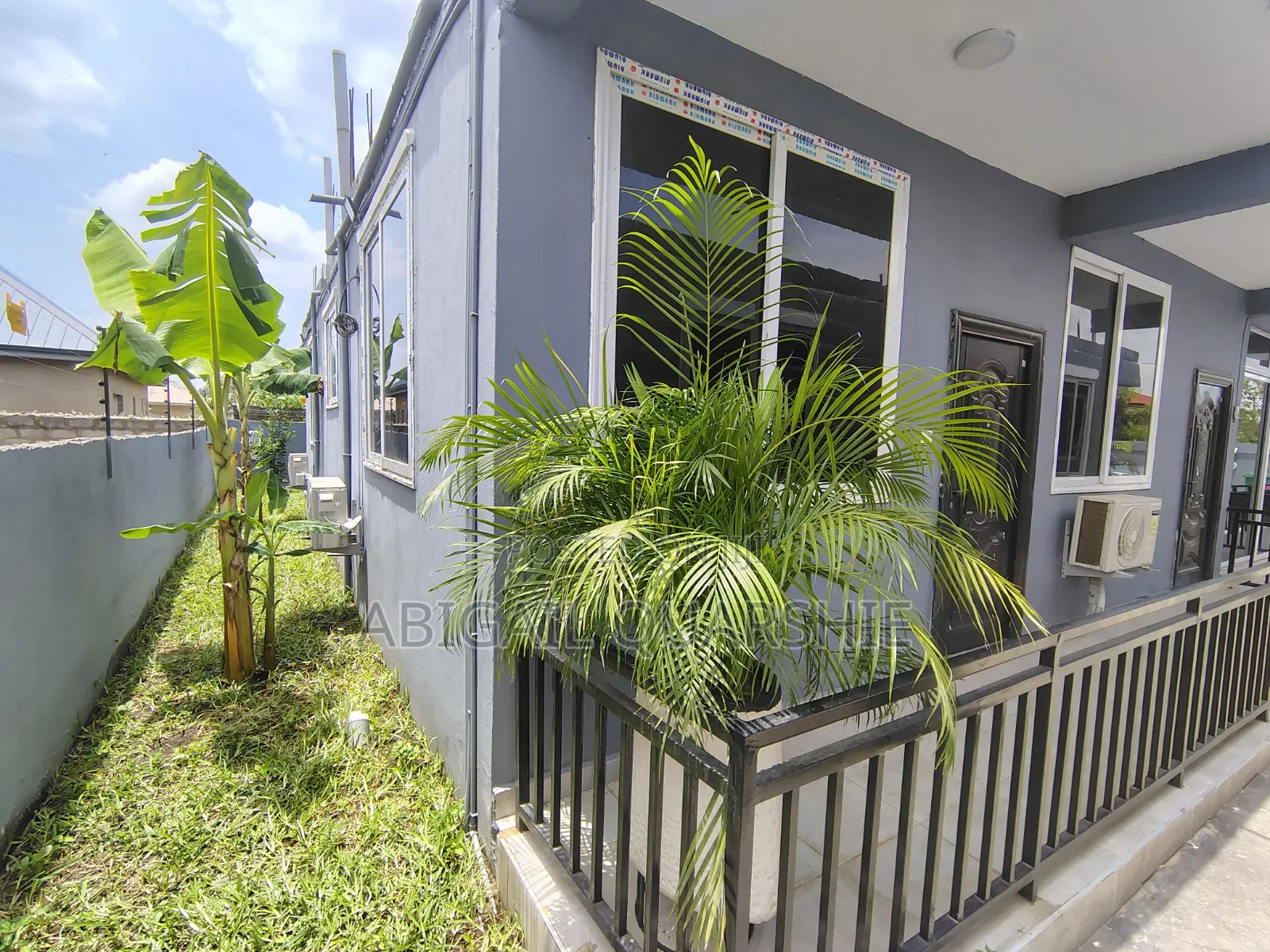 Furnished 6bdrm Apartment in Pokuase for sale