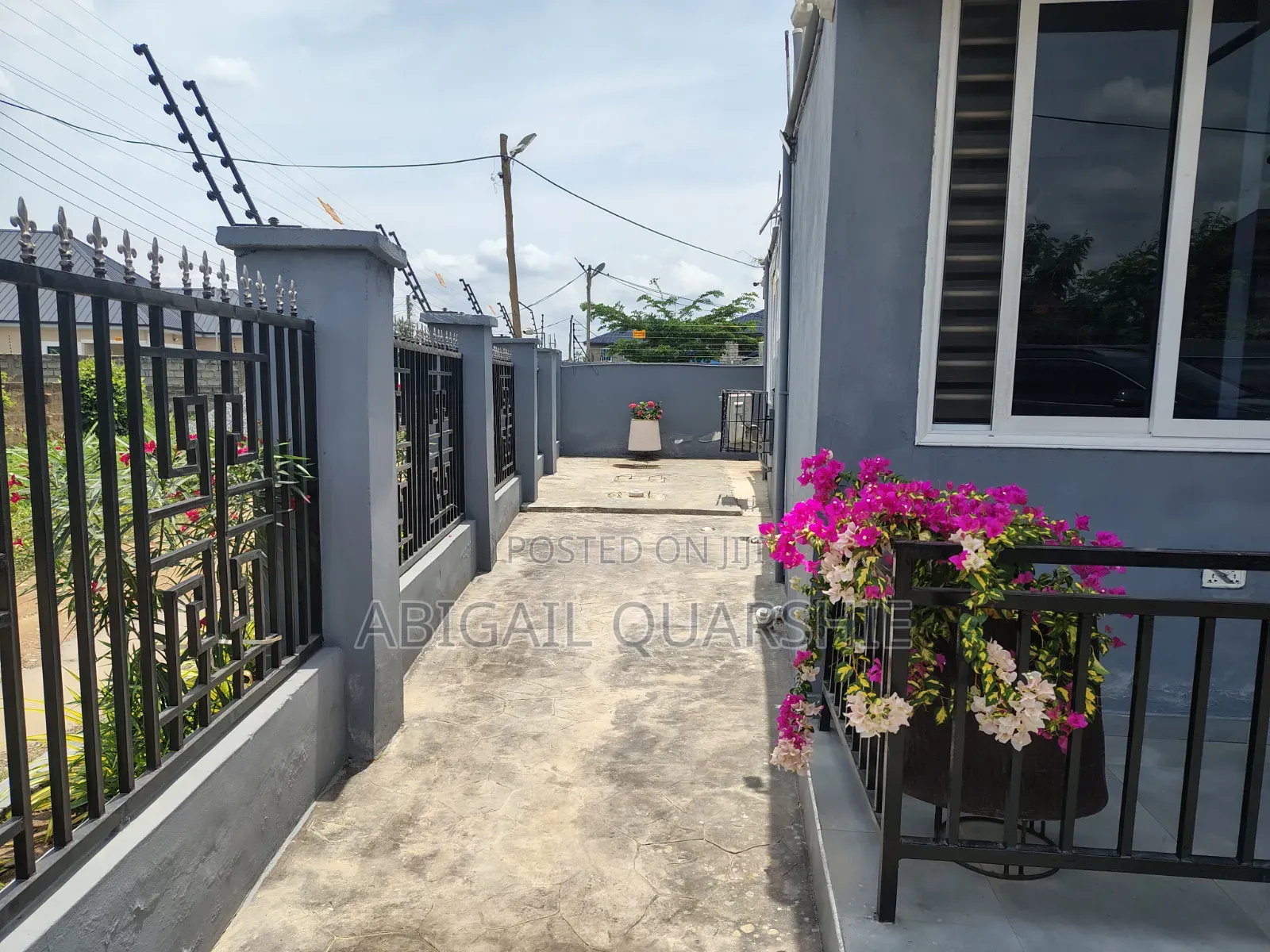 Furnished 6bdrm Apartment in Pokuase for sale