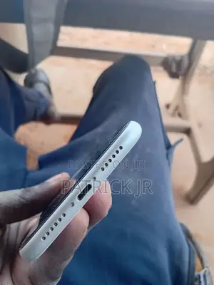 Apple iPhone XR 64 GB White