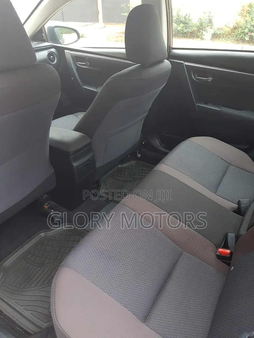 Toyota Corolla LE (1.8L 4cyl 2A) 2018 Beige