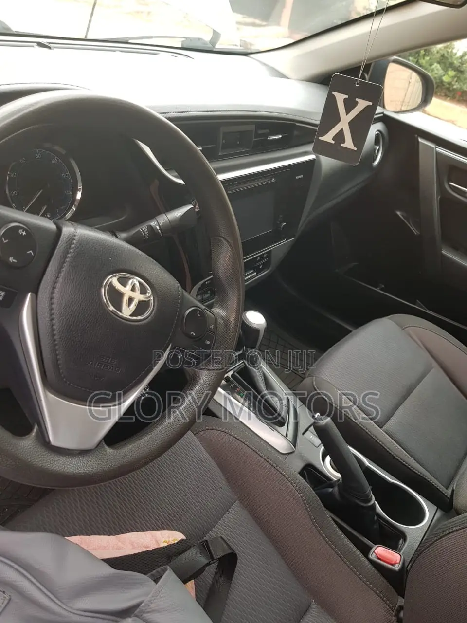 Toyota Corolla LE (1.8L 4cyl 2A) 2018 Beige