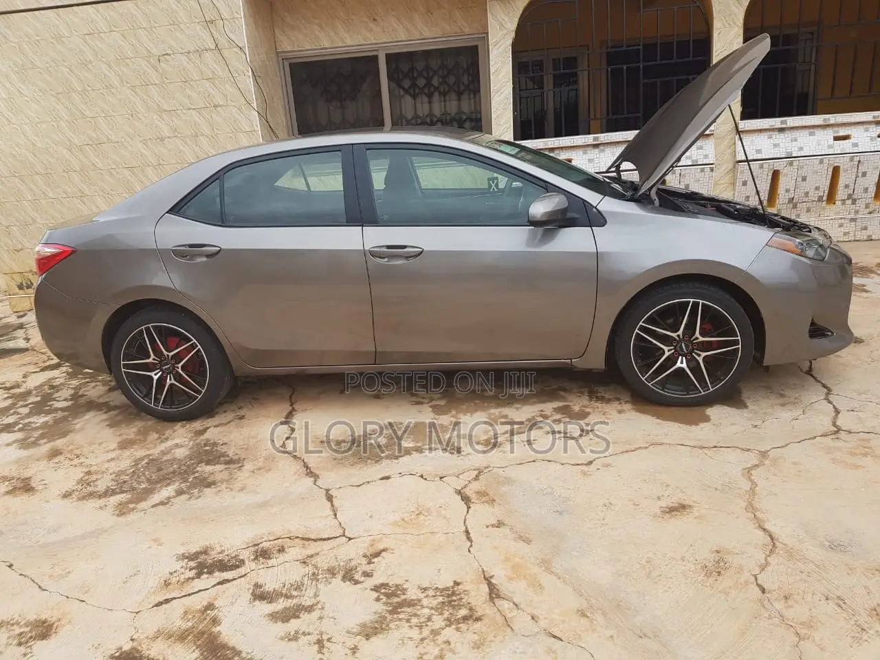 Toyota Corolla LE (1.8L 4cyl 2A) 2018 Beige