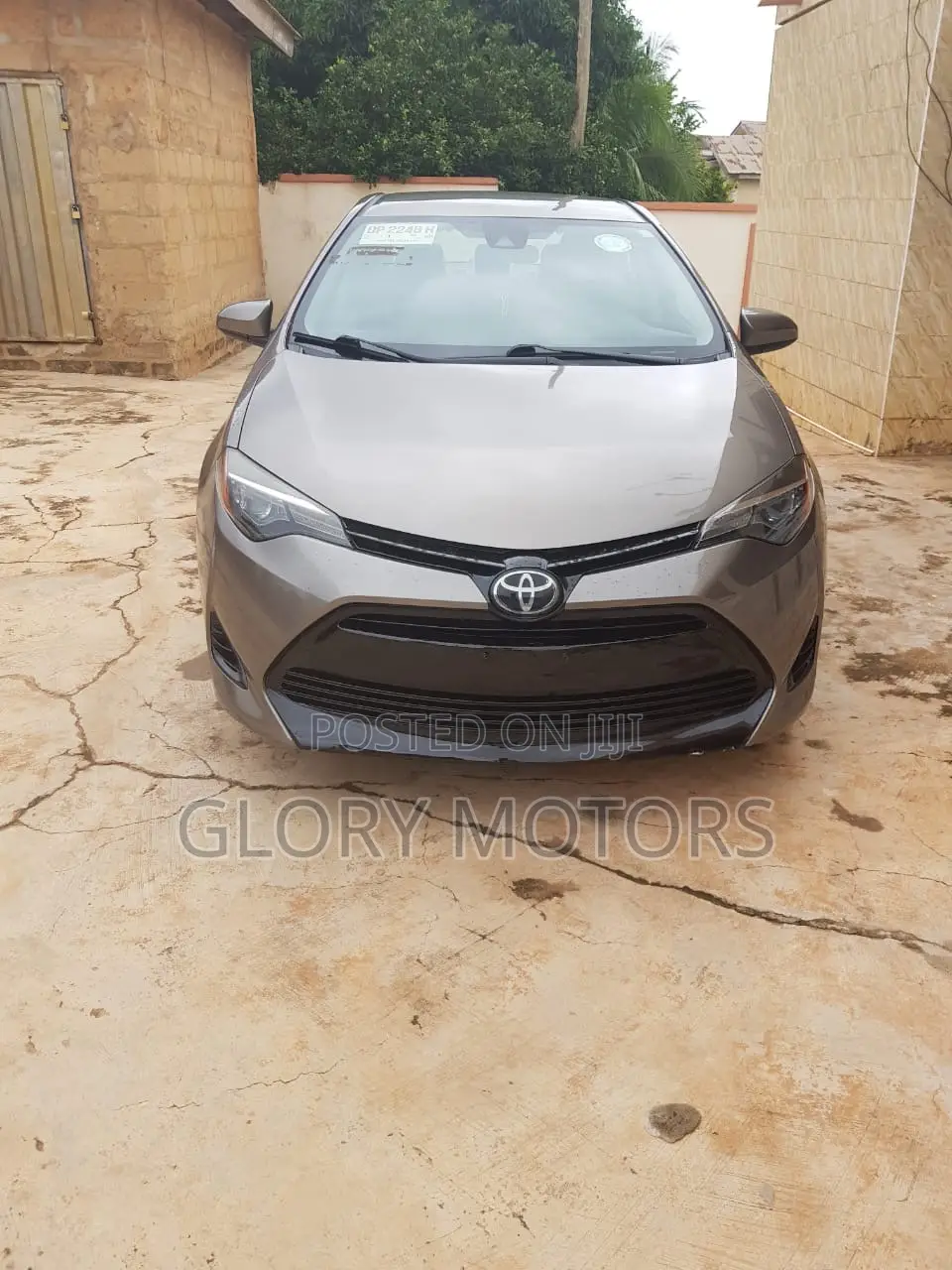 Toyota Corolla LE (1.8L 4cyl 2A) 2018 Beige