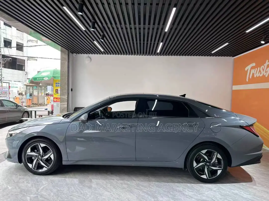Hyundai Elantra Limited 2021 Green
