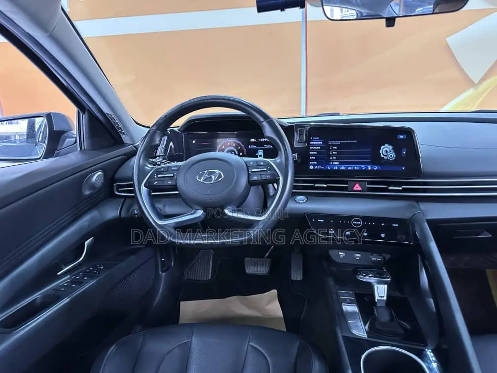 Hyundai Elantra Limited 2021 Green