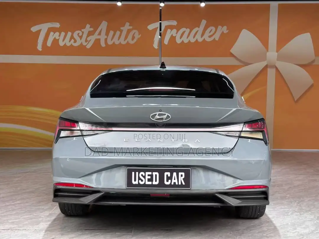 Hyundai Elantra Limited 2021 Green