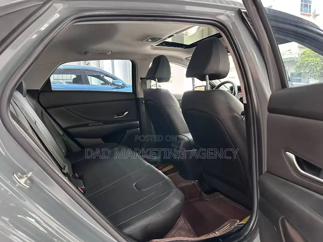 Hyundai Elantra Limited 2021 Green