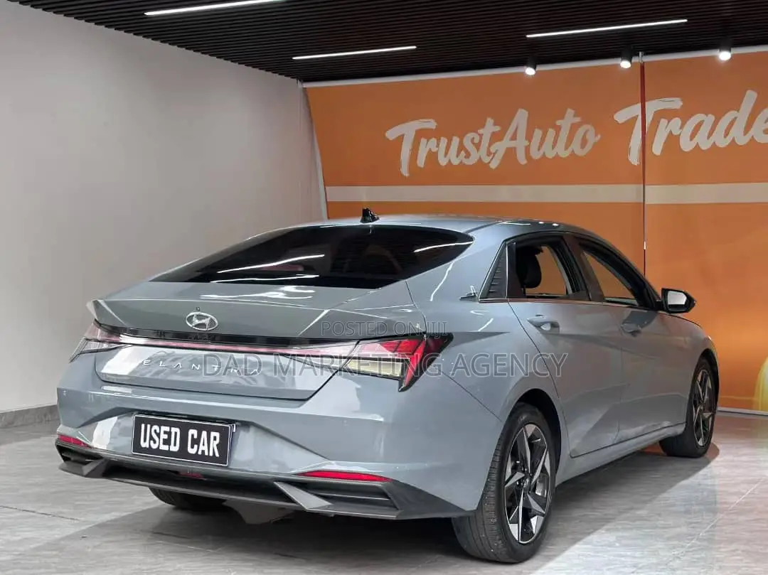 Hyundai Elantra Limited 2021 Green