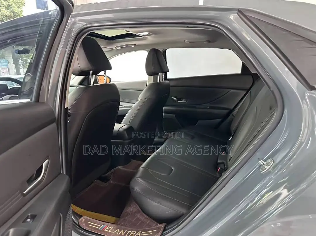 Hyundai Elantra Limited 2021 Green