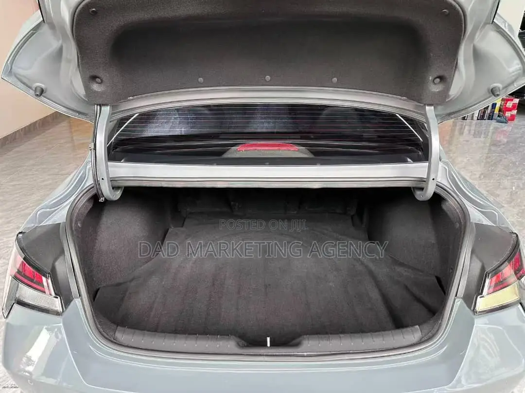 Hyundai Elantra Limited 2021 Green