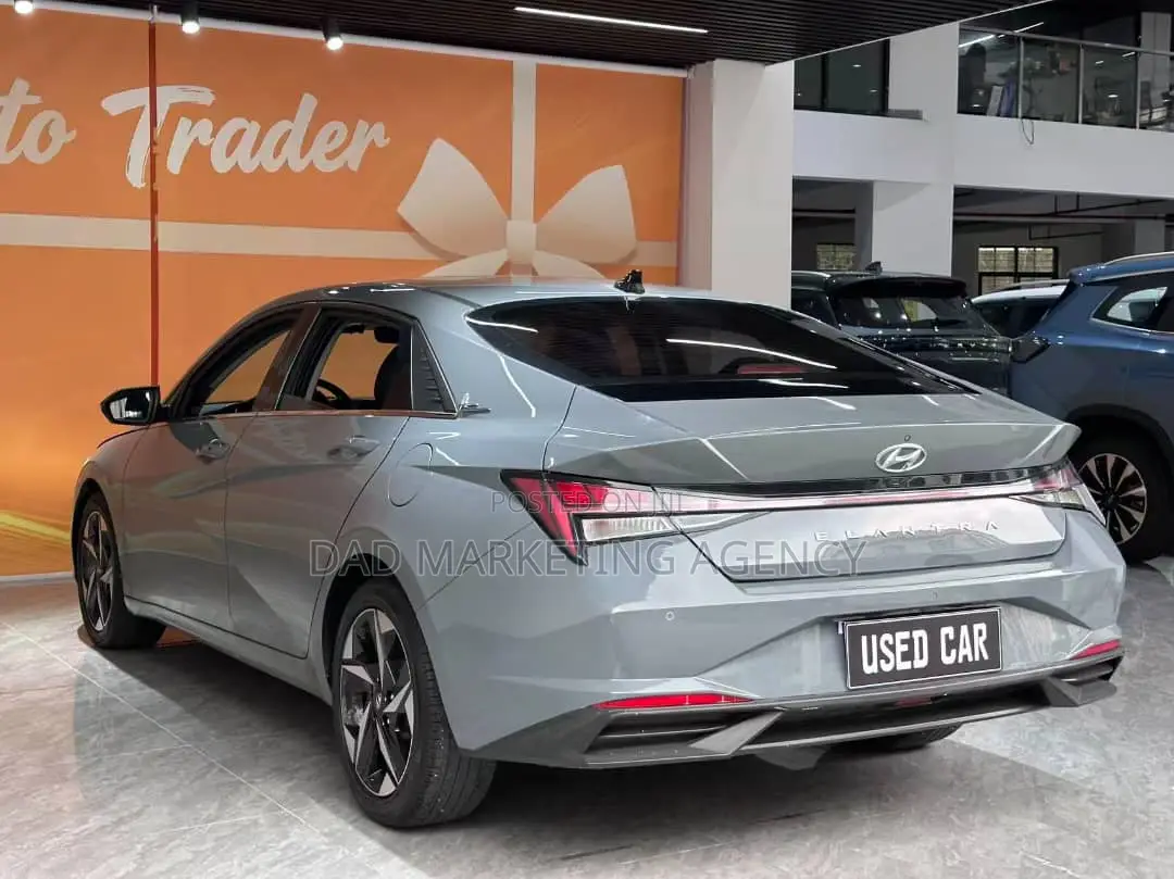 Hyundai Elantra Limited 2021 Green