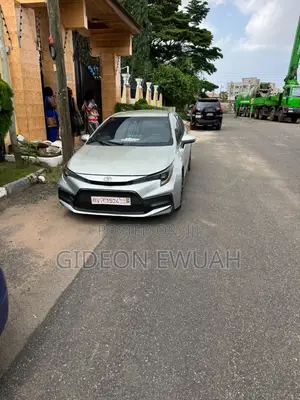 Toyota Corolla SE 2020 Silver