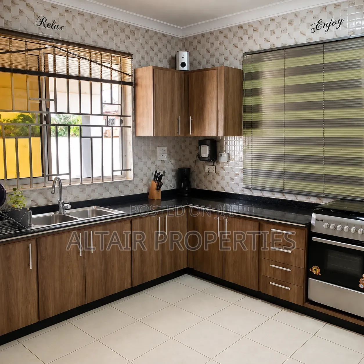 5bdrm House in Asore Junction for sale