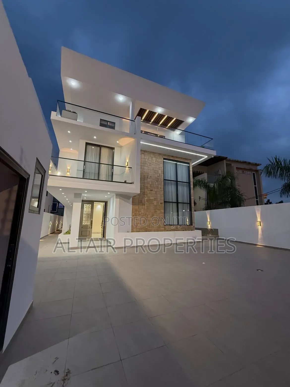 Furnished 5bdrm House in Accra Metropolitan for sale