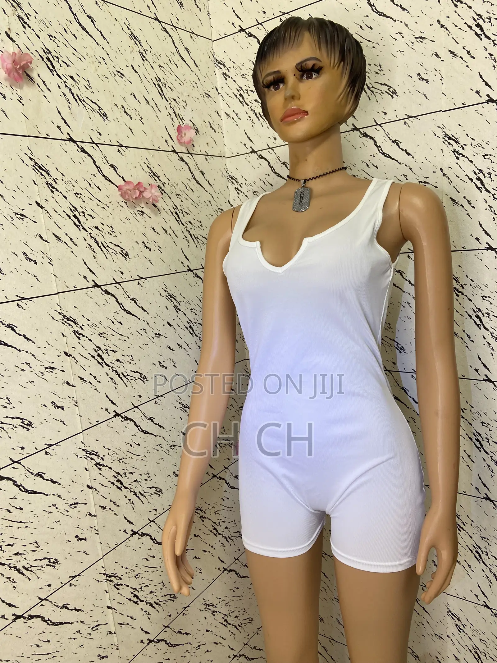Effortlessly Stunning White Sleeveless Rompe Short Jumpsuit
