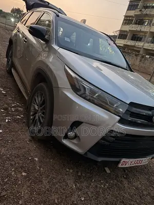 Toyota Highlander LE 4dr SUV (3.5L 6cyl 6A) 2014 Silver