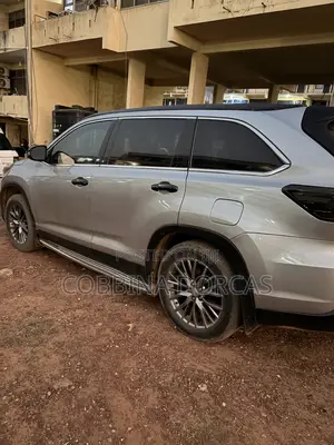 Toyota Highlander LE 4dr SUV (3.5L 6cyl 6A) 2014 Silver