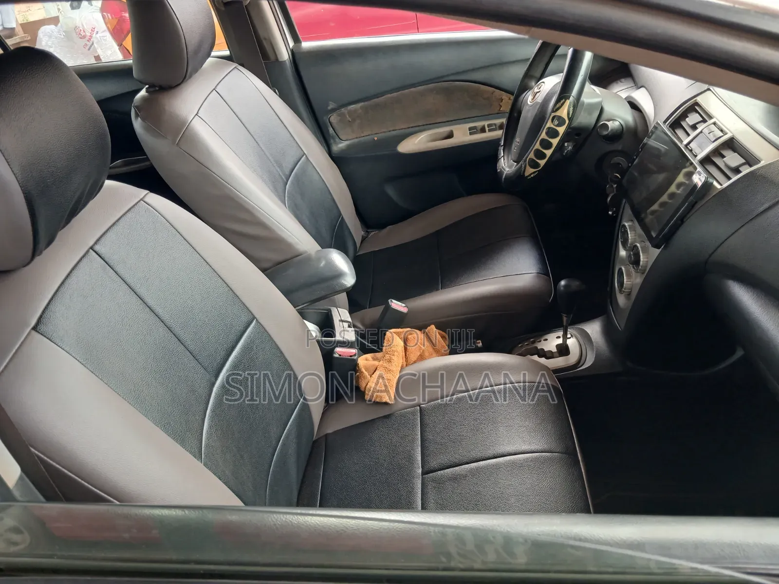Toyota Yaris 2012 Silver