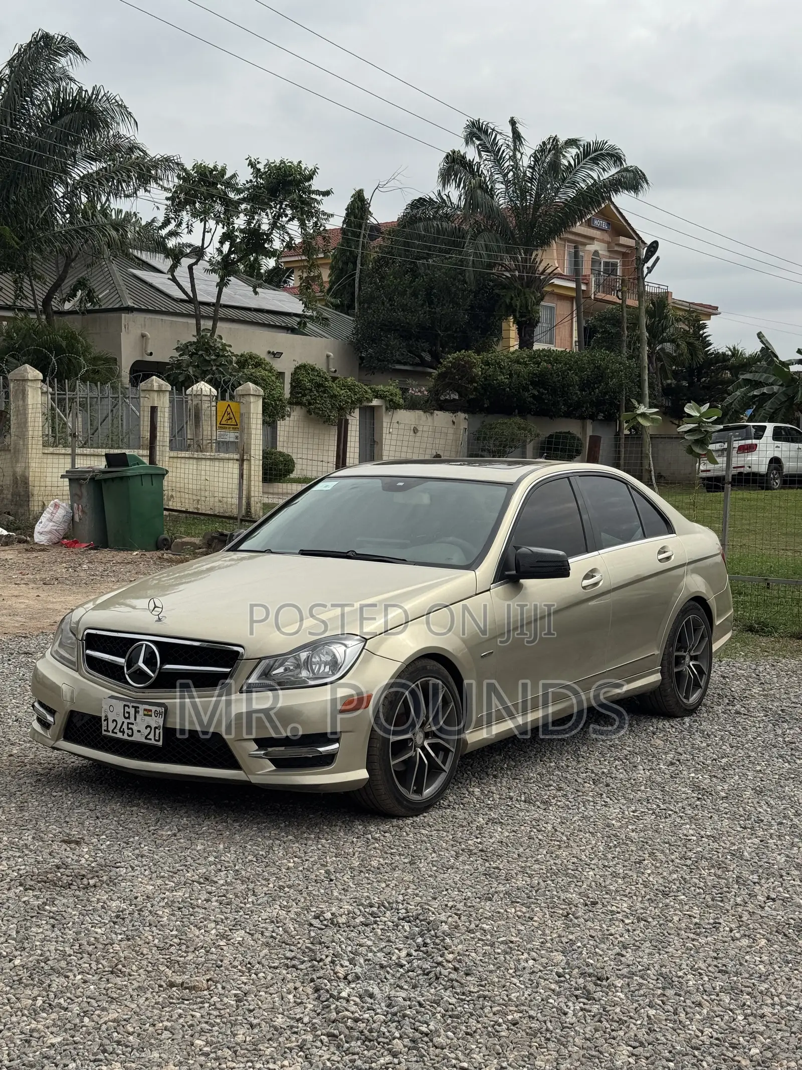 Mercedes-Benz C250 2012 Gold