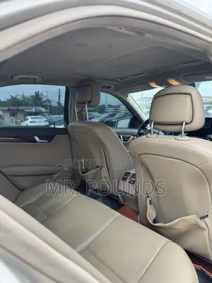 Mercedes-Benz C250 2012 Gold