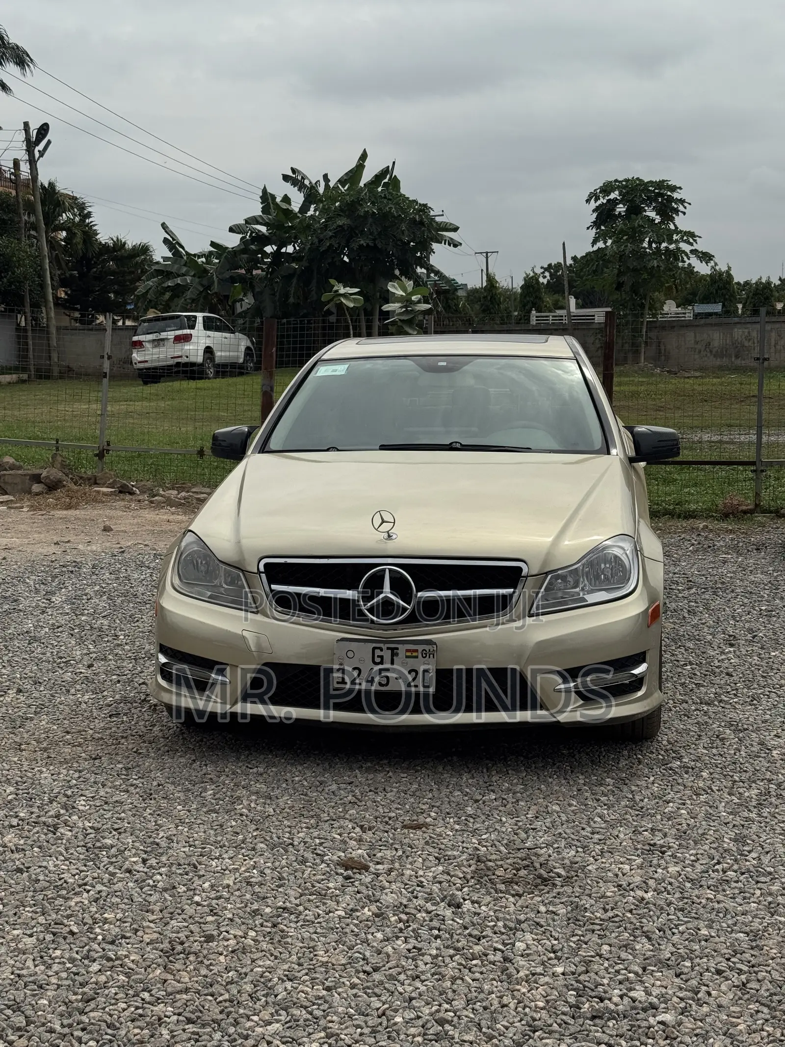 Mercedes-Benz C250 2012 Gold