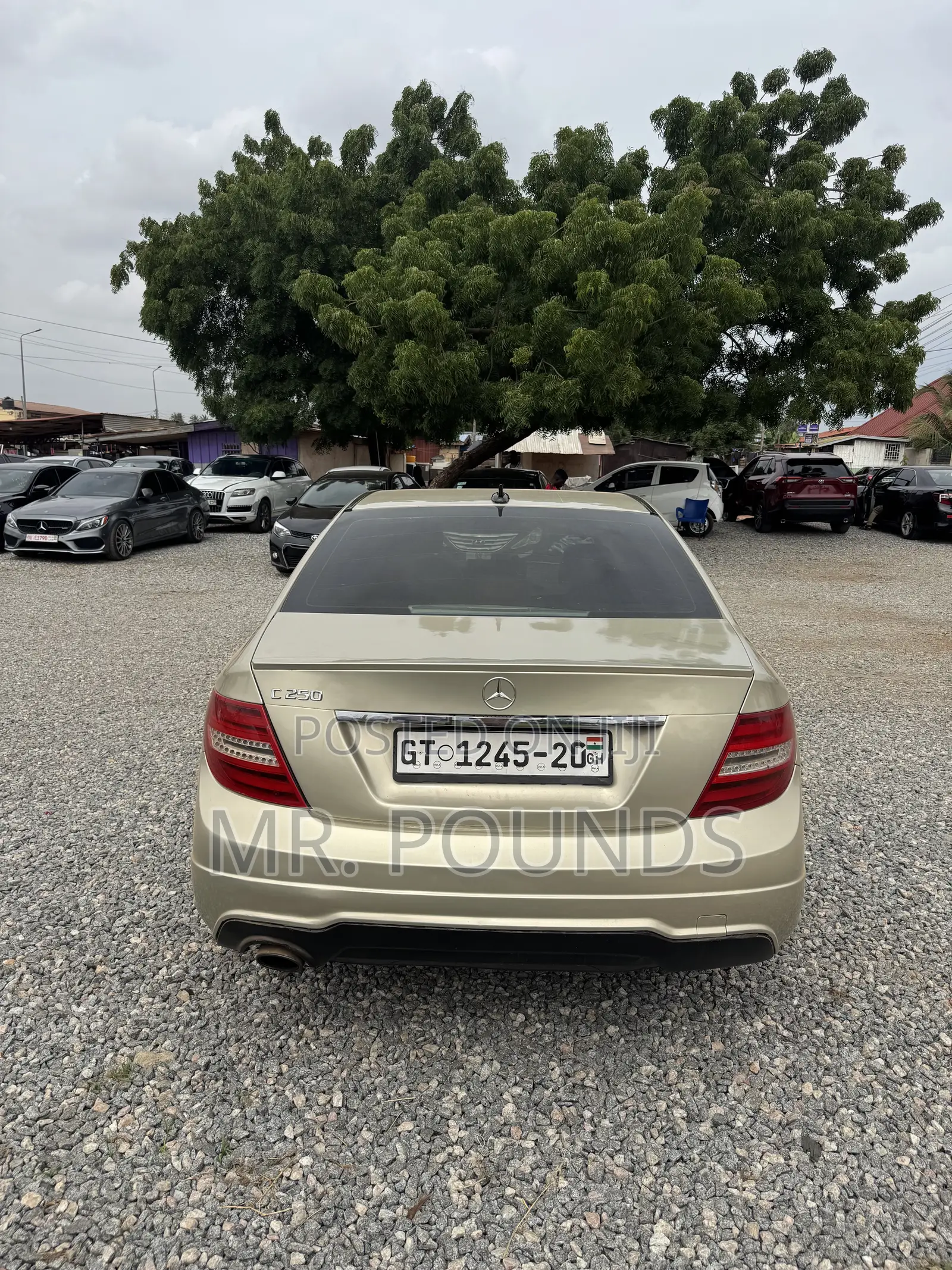 Mercedes-Benz C250 2012 Gold