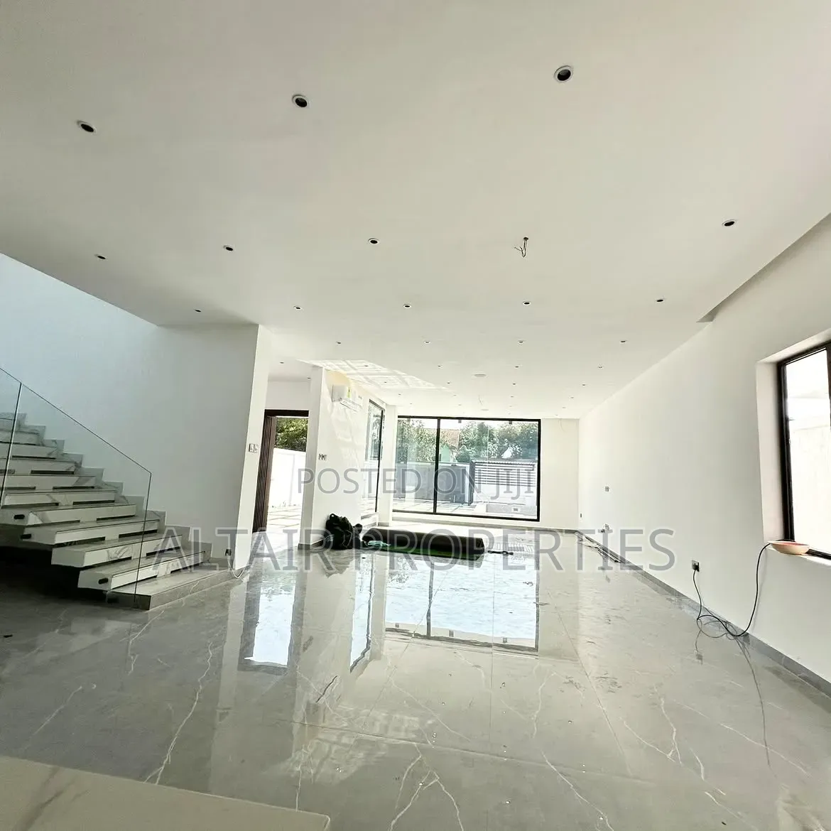 5bdrm House in Ashaley Botwe, Accra Metropolitan for sale