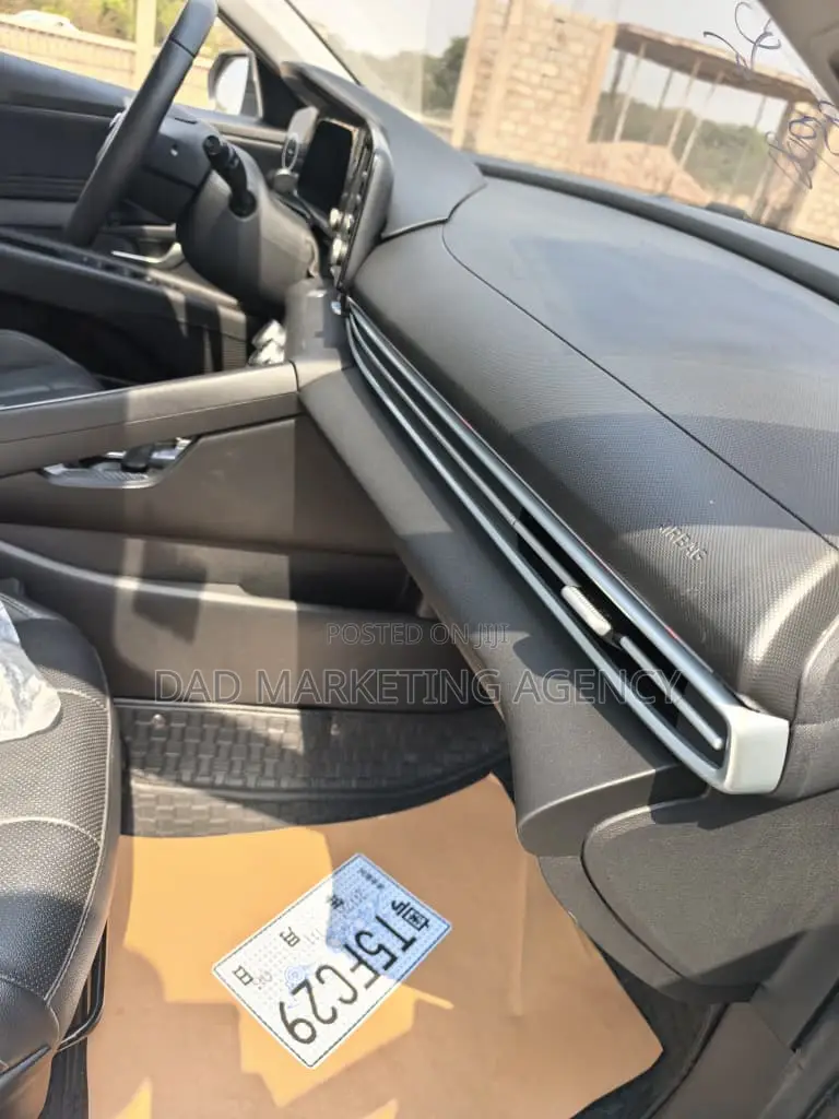 Hyundai Elantra Limited 2024 White