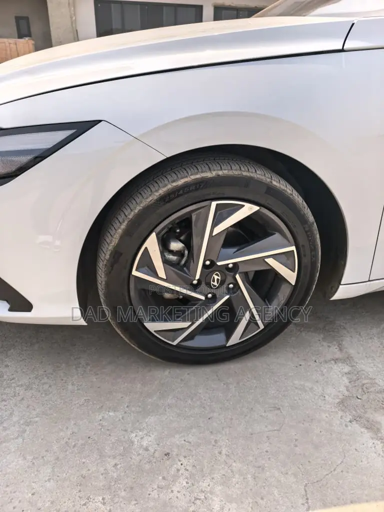 Hyundai Elantra Limited 2024 White
