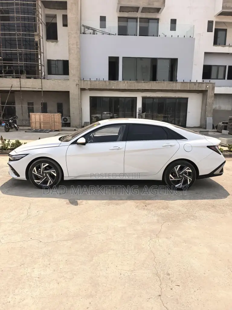 Hyundai Elantra Limited 2024 White