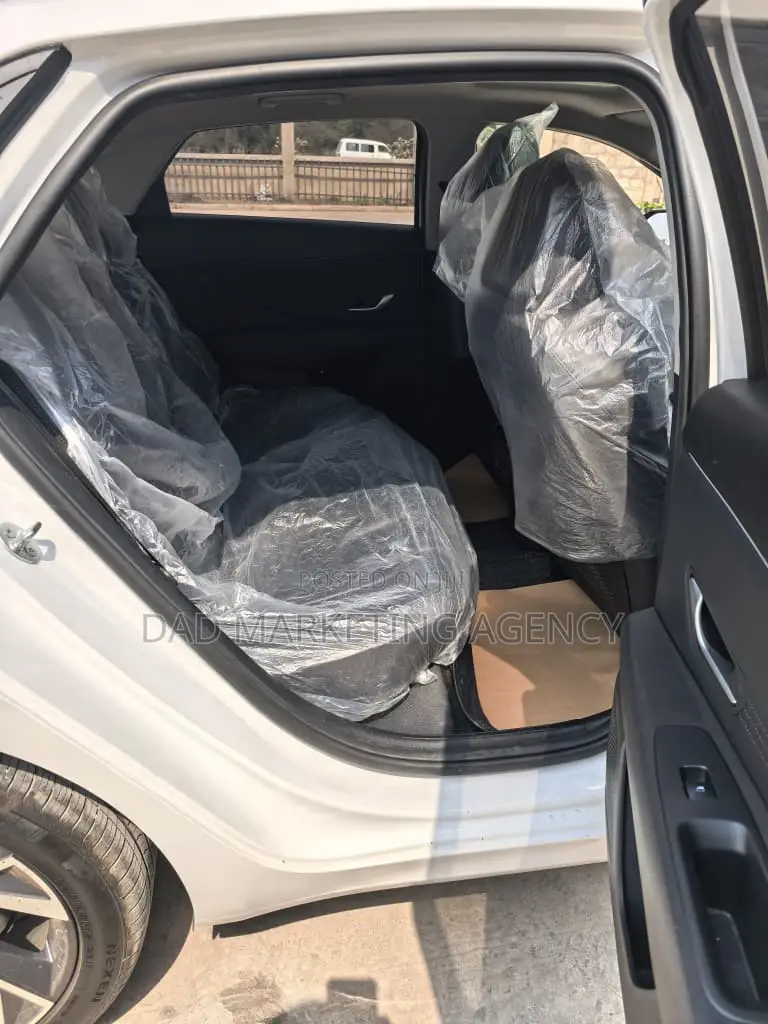 Hyundai Elantra Limited 2024 White