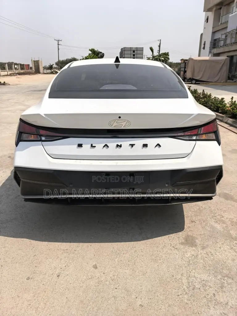 Hyundai Elantra Limited 2024 White