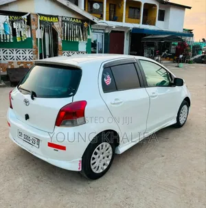 Toyota Vitz 2010 White
