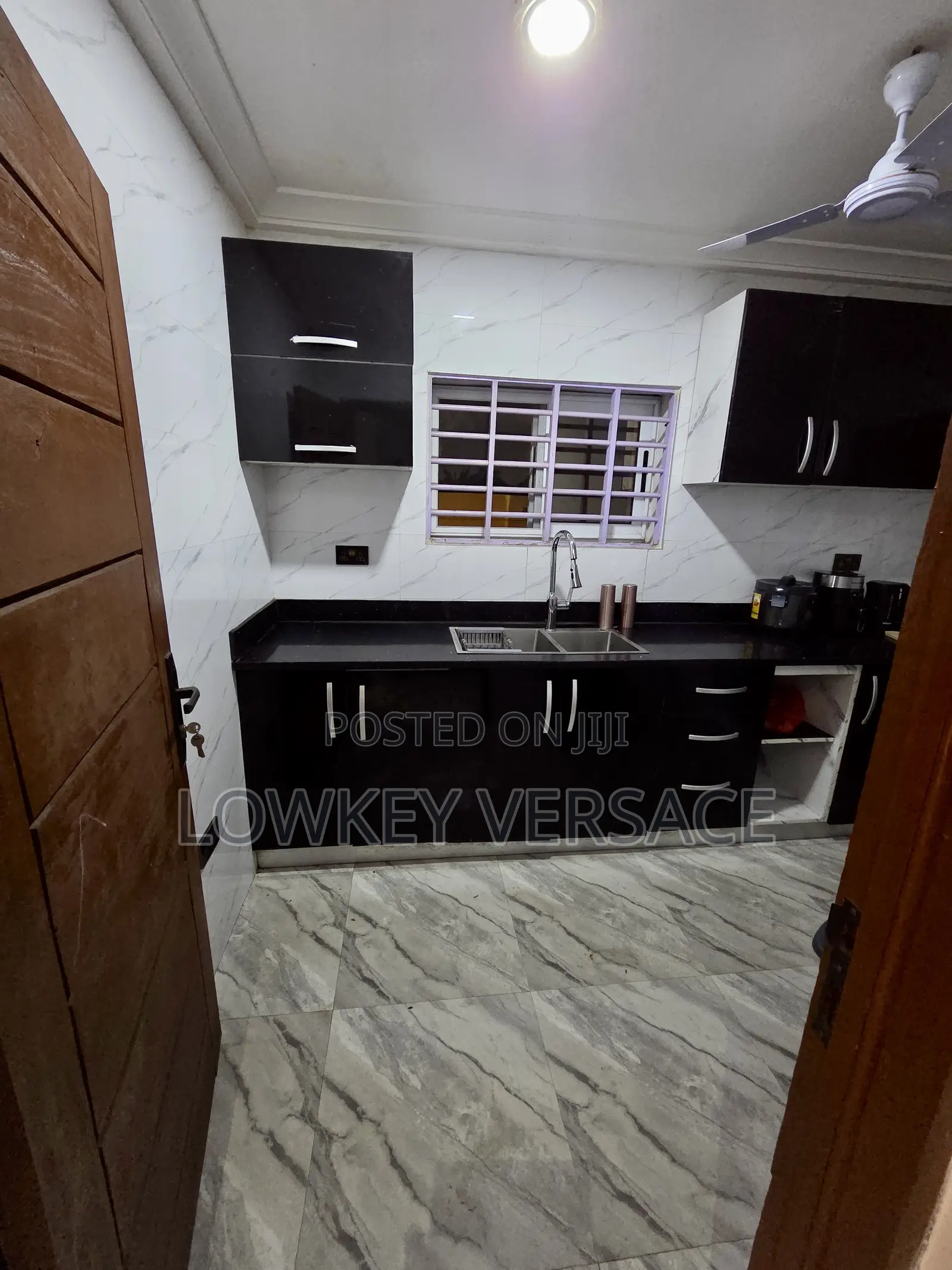 Comfy Two Luxury Beds Apartment + Starlink Internet + DSTV+ Washing Ma