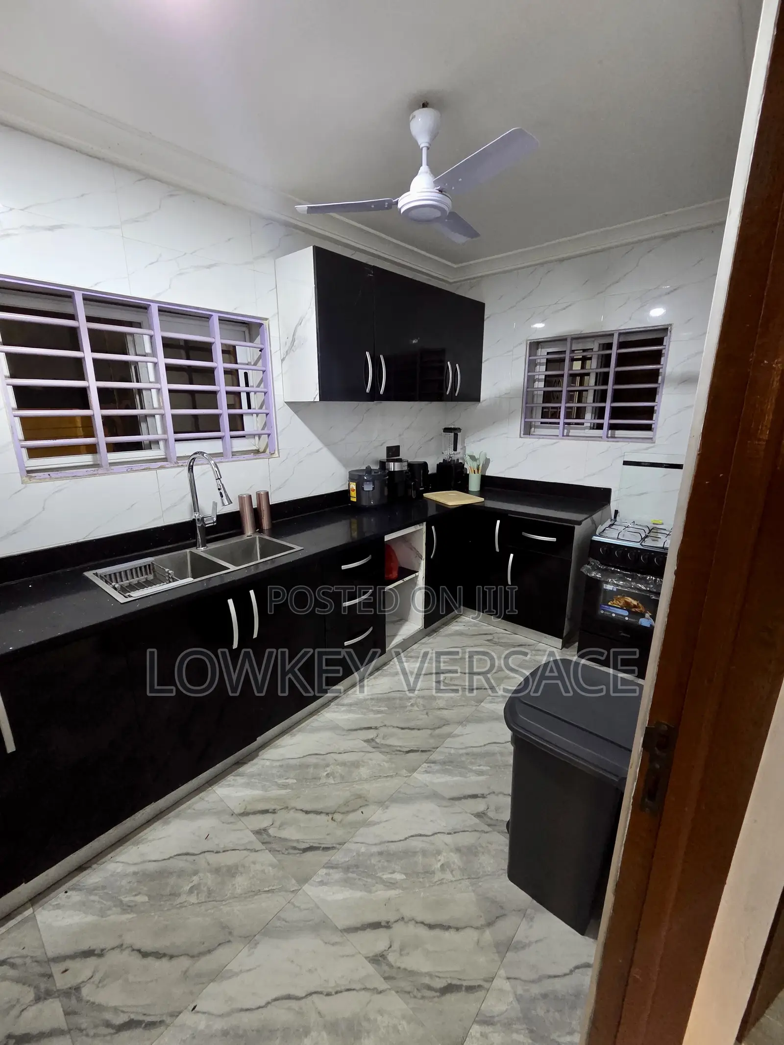 Comfy Two Luxury Beds Apartment + Starlink Internet + DSTV+ Washing Ma